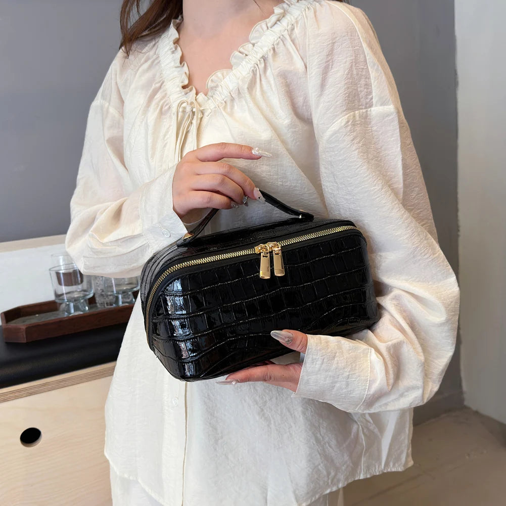 Closure PU Leather Makeup Bag Multi Compartment Cosmetic Organizer