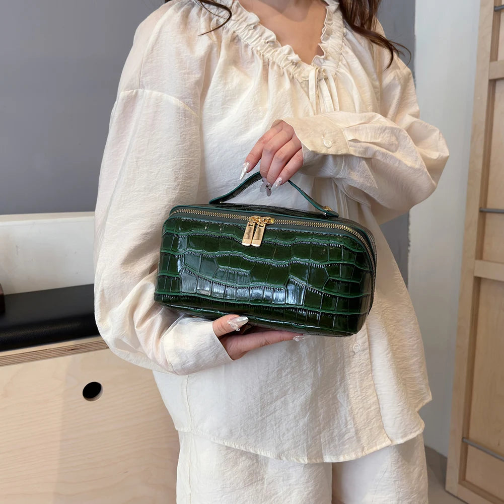 Closure PU Leather Makeup Bag Multi Compartment Cosmetic Organizer