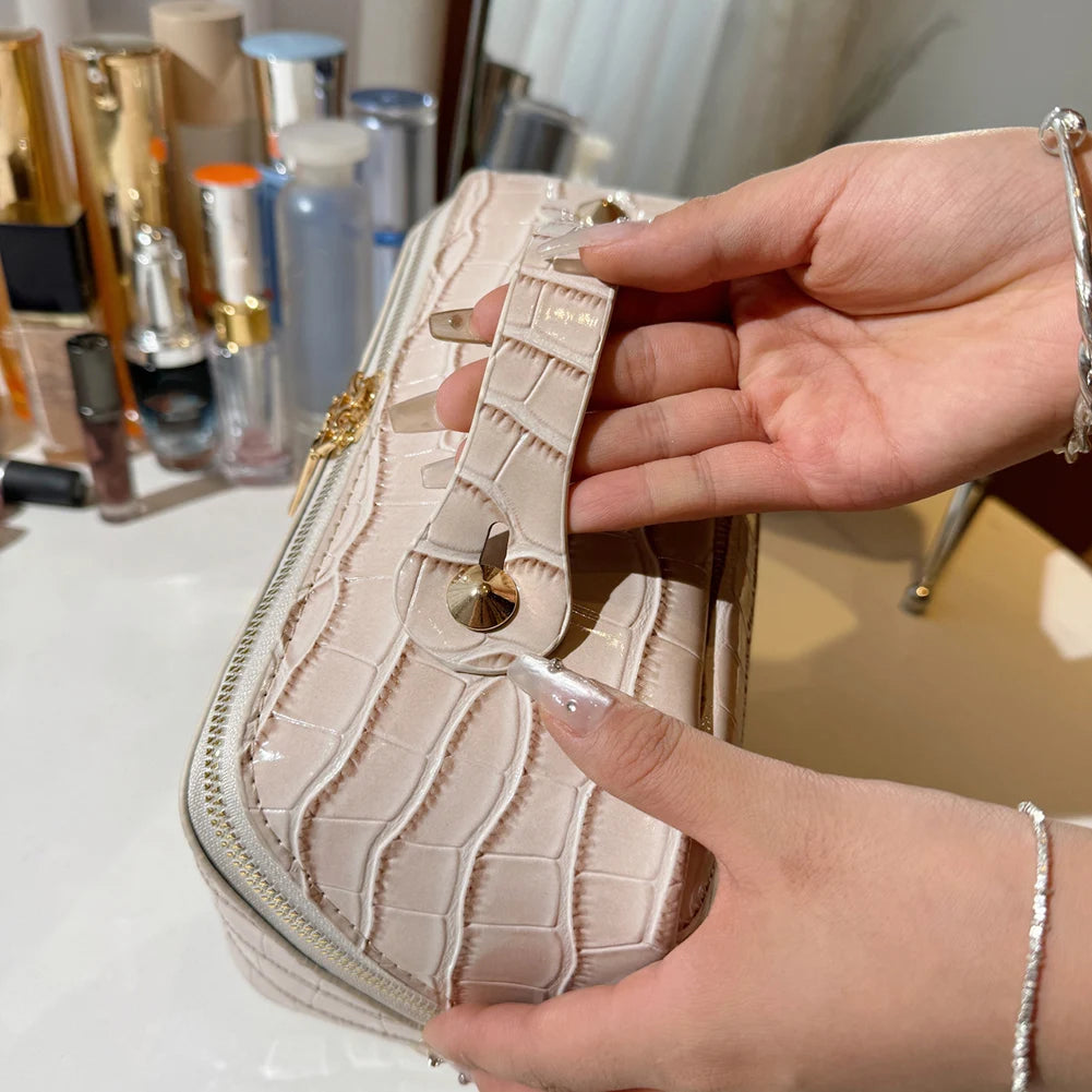 Closure PU Leather Makeup Bag Multi Compartment Cosmetic Organizer